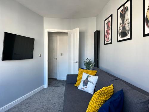 Luxury Retreat Beach House Sleeps 6 — 4-Star Luxury Hotel in Southend-On-Sea, United Kingdom