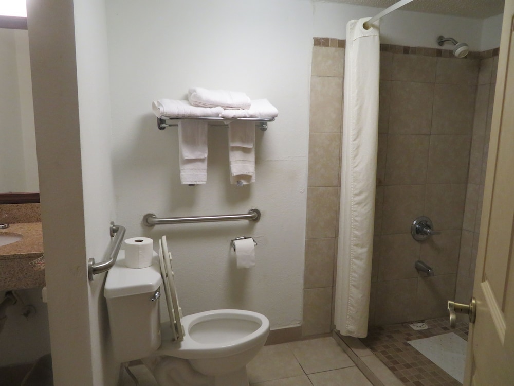Days Inn by Wyndham Blytheville - photo 40