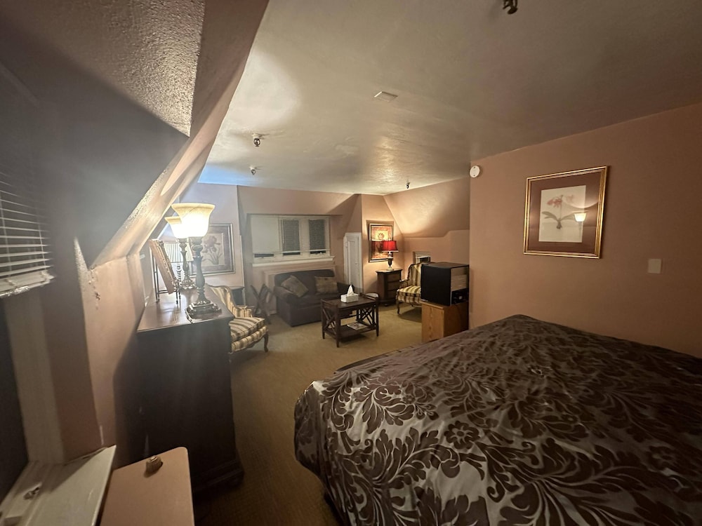 The Oaks B&B Hotel and Spiritual Center - photo 20