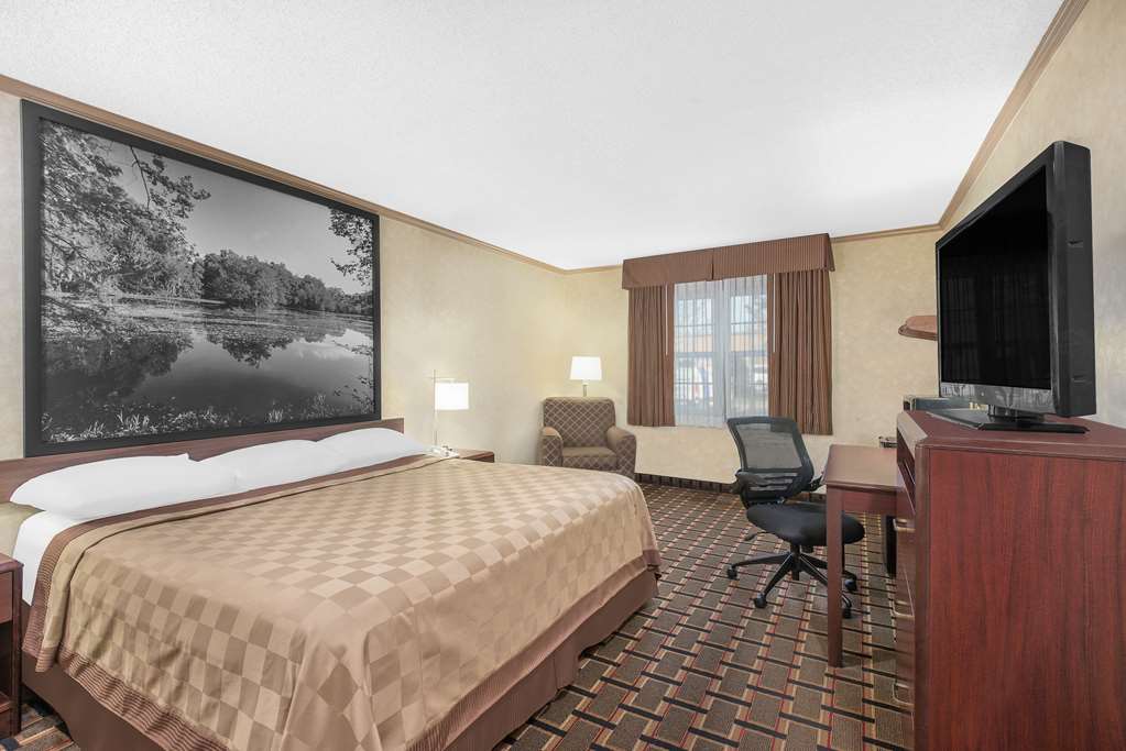 Super 8 Maumee Toledo OH - photo 9