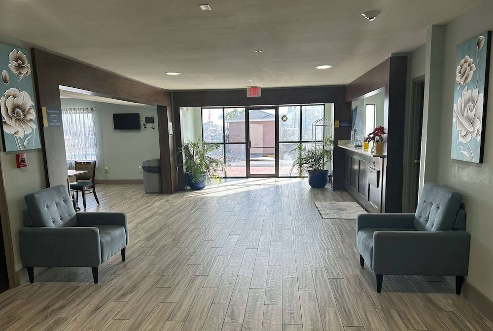 Days Inn by Wyndham Panama City Callaway - photo 3