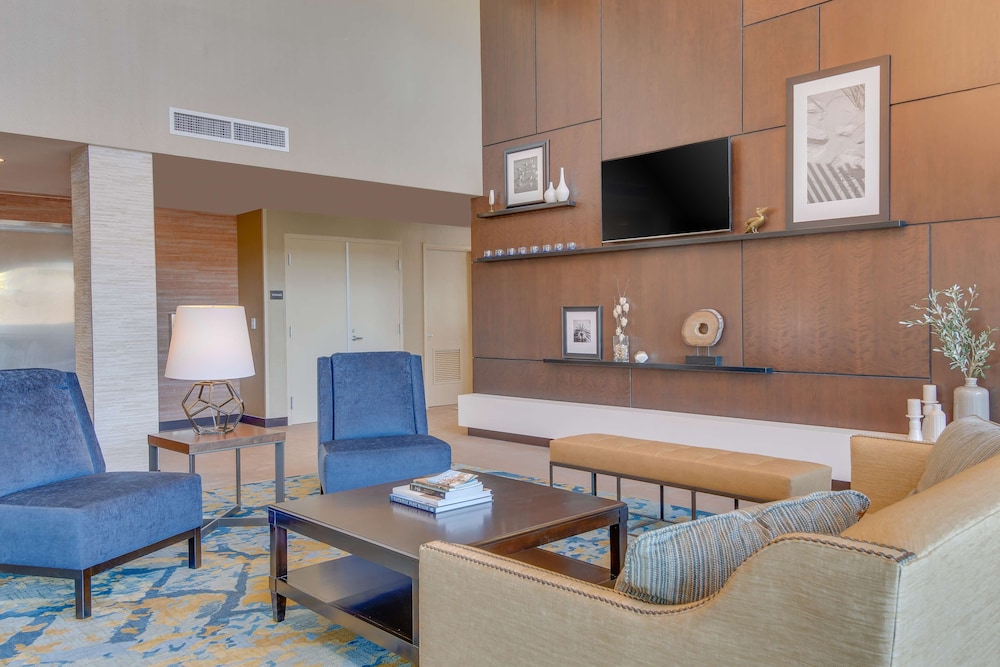 Hampton Inn & Suites Los Angeles Glendale - photo 11
