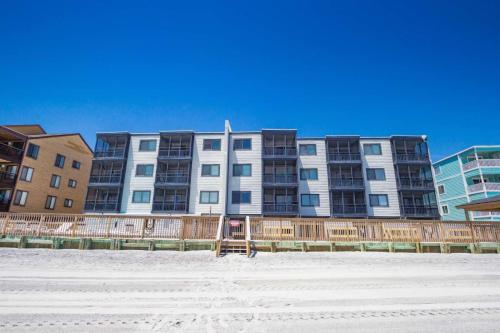 Ocean Breeze Beachfront Condo Newly Renovated — 4-Star Luxury Hotel in Myrtle Beach, United States