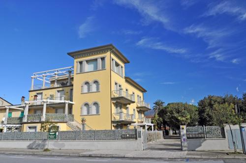 Holiday Apartments Fiumetto — 4-Star Luxury Hotel in Pietrasanta, Italy