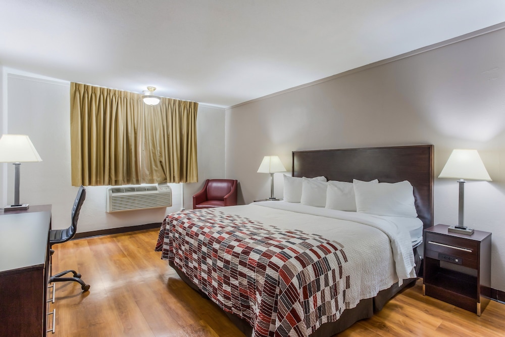 Red Roof Inn Meridian - photo 17