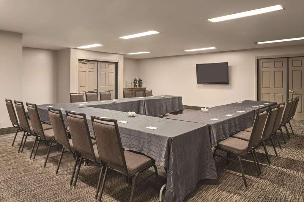 Country Inn & Suites by Radisson Dubuque IA - photo 20