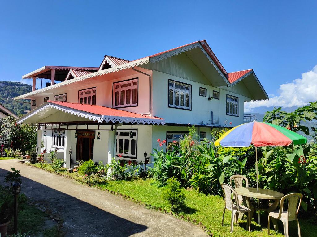 Green Leaf Resort - carbon neutral hotel in Gyalshing
