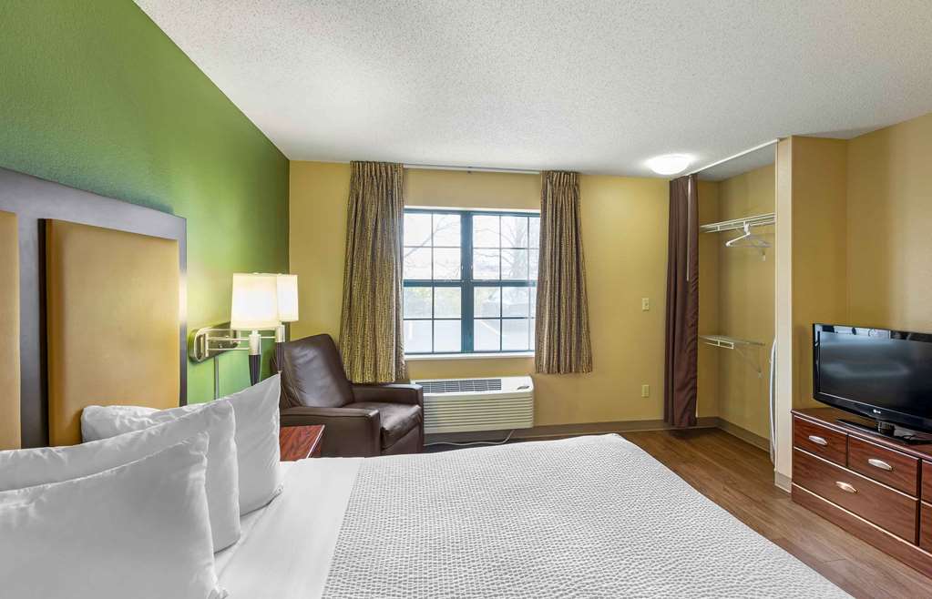 Extended Stay America Select Suites Milwaukee Waukesha - photo 14