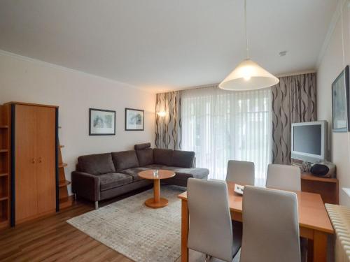 Dünenpark Binz Komfort Ferienwohnung mit 1 Schlafzimmer und Terrasse im Erdgeschoss 219 — 4-Star Luxury Hotel in Ostseebad Binz, Germany
