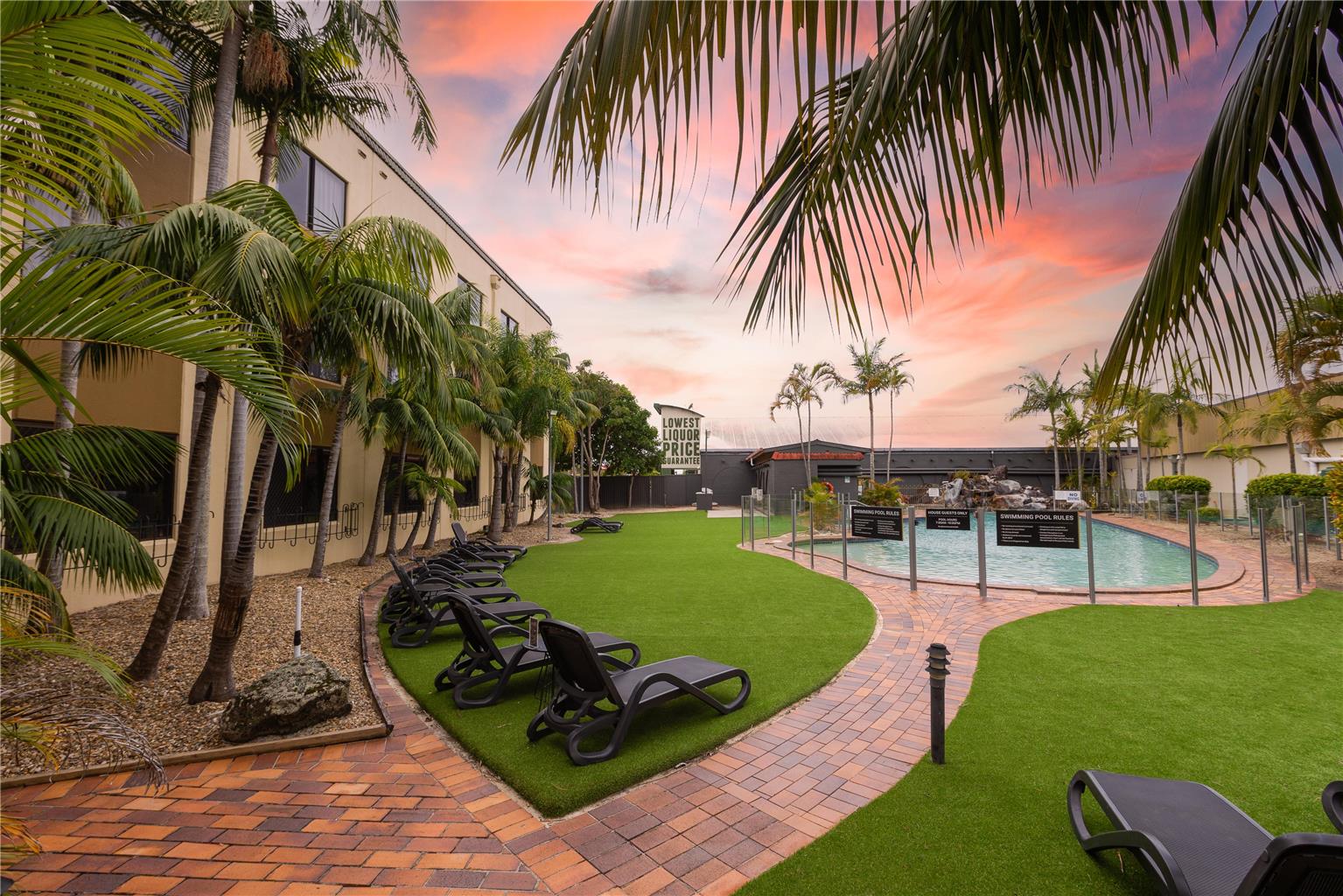Nightelier Mermaid Waters — 4-Star Luxury Hotel in Gold Coast, Australia