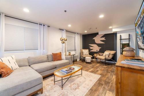 Stylish Serene Midtown Getaway: Retreat for Two — 4-Star Luxury Hotel in Reno, United States