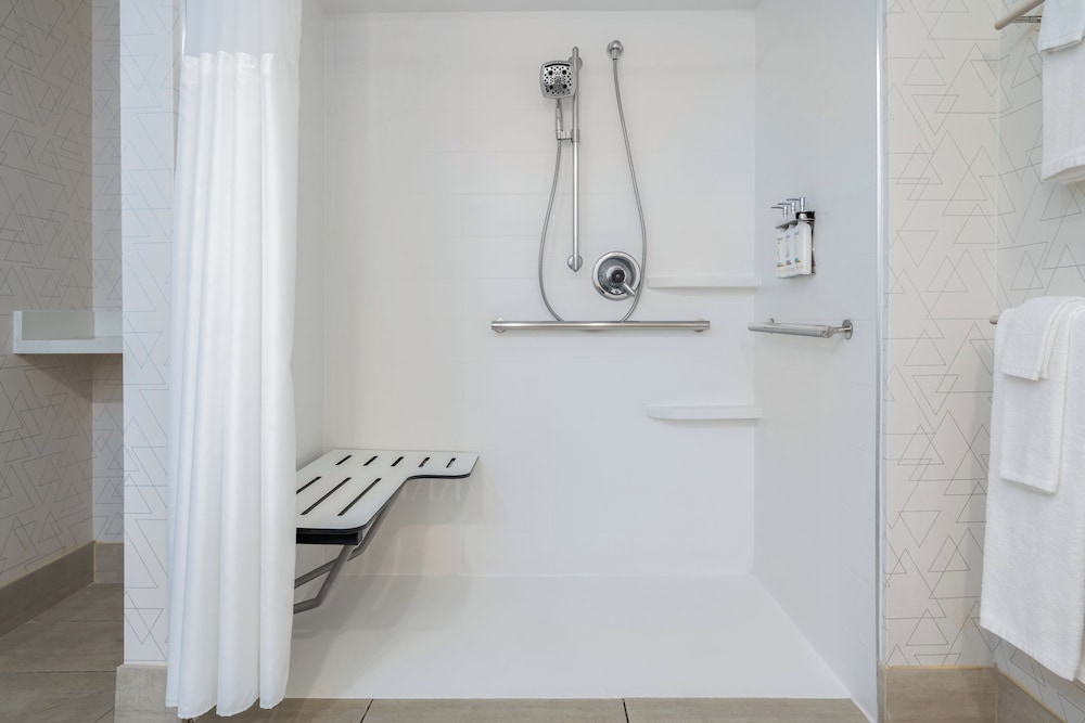 Holiday Inn Express Hotel & Suites Bentonville by IHG - photo 18