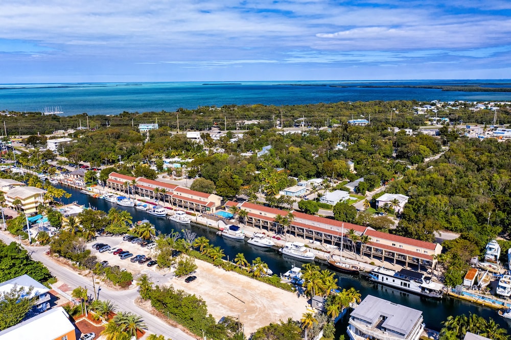 Waterside Suites & Marina - photo 46