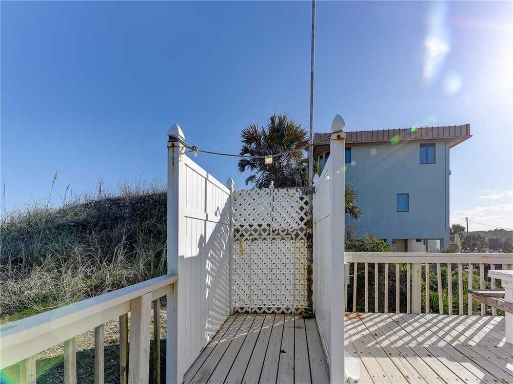 Coastal Charm 2 Bedrooms Ocean Front Sleeps 6 - photo 27
