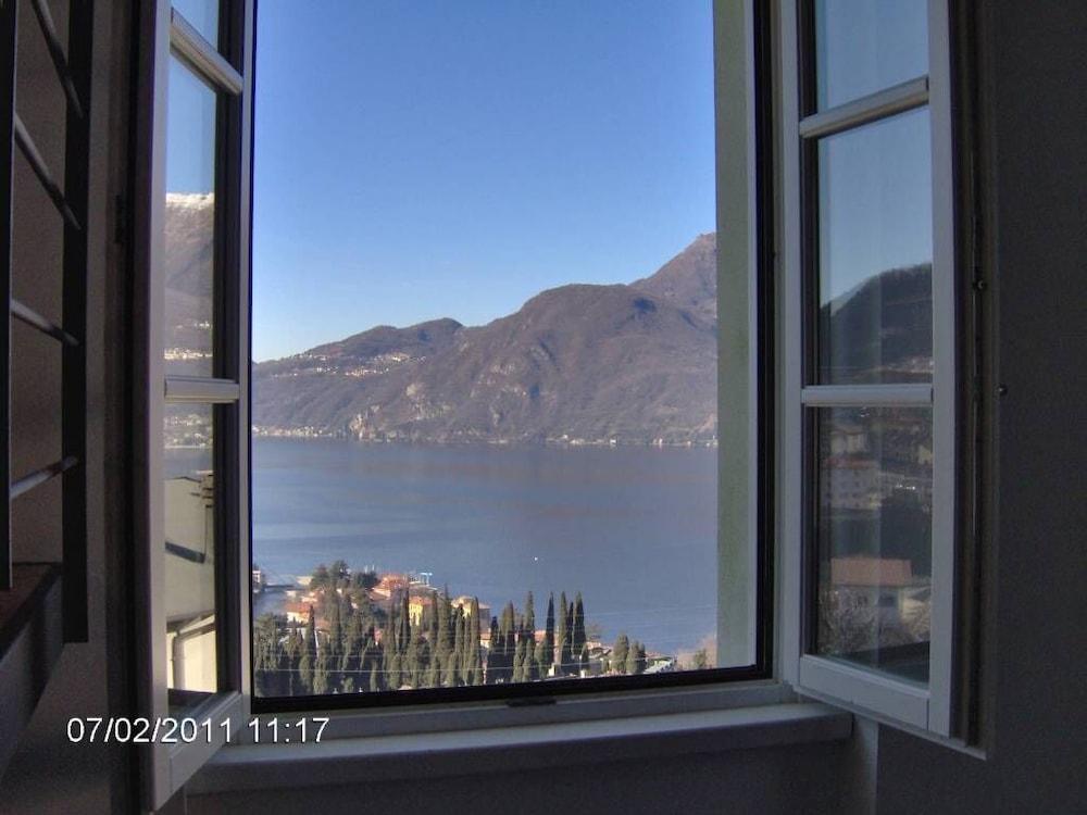 Romantic Penthouse on Lake Como — hotel in Bellano