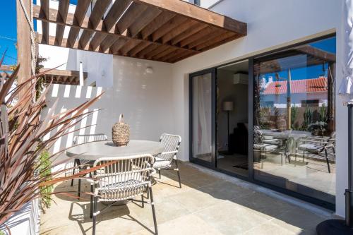Viladraga Casa da Ursa — 4-Star Luxury Hotel in Colares, Portugal