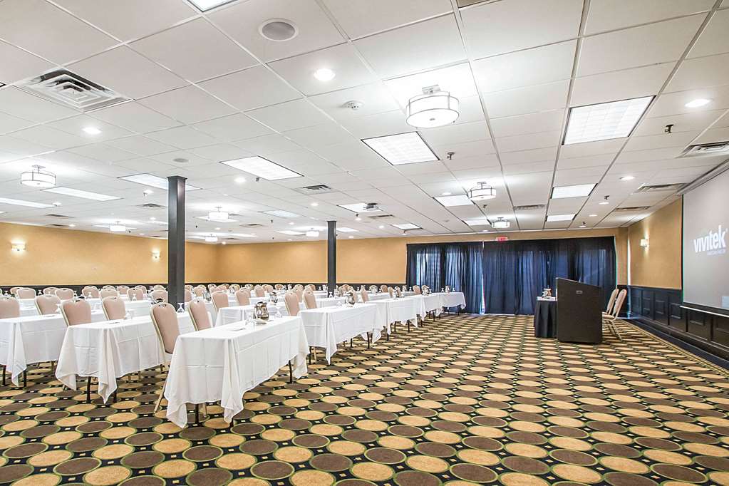 Clarion Inn Elmhurst Oak Brook near I 88 I 290 I 294 - photo 44