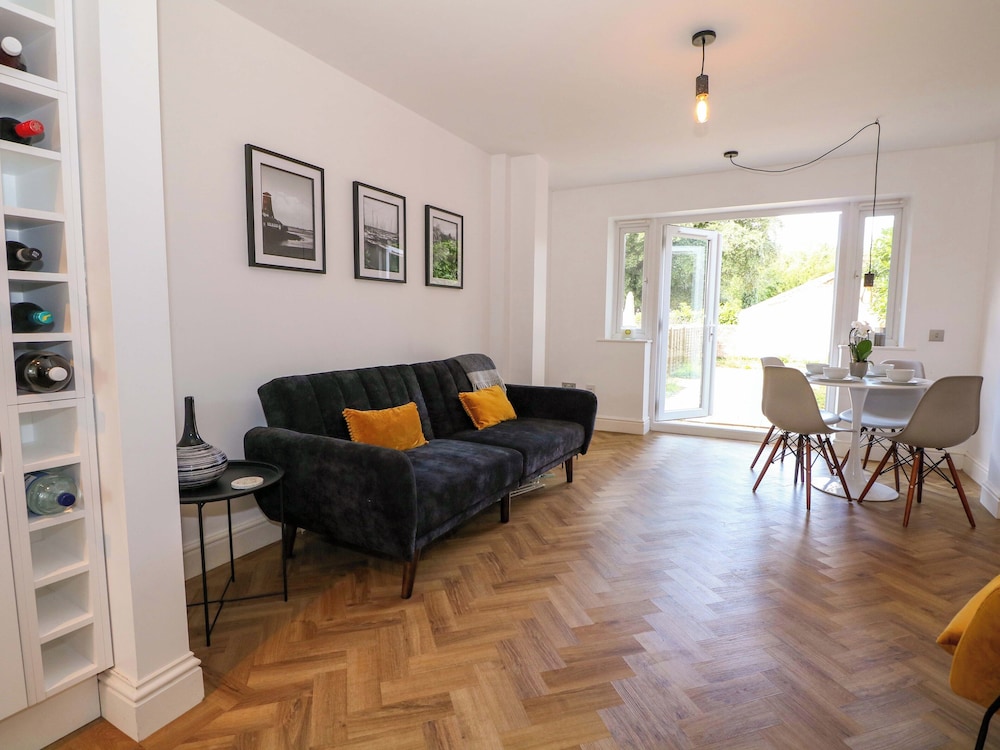 2A The Mews — Havant — photo 3