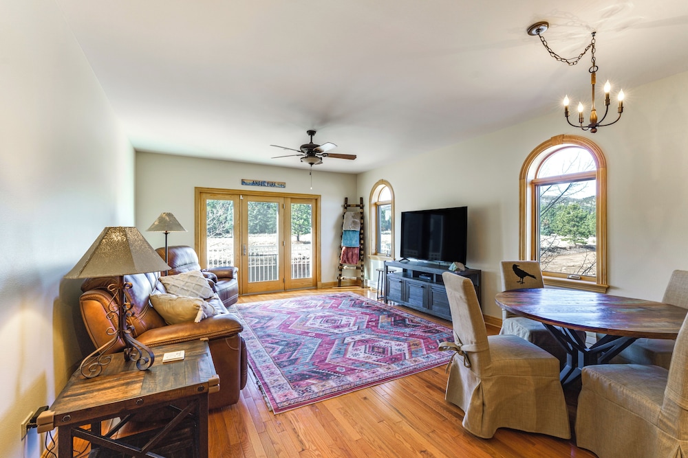 2 Mi to Angel Fire Resort: Mtn view Condo in Angel Fire, United States