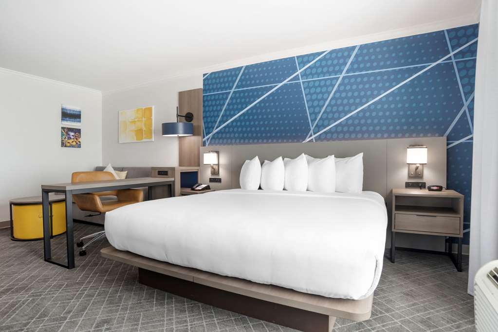 Comfort Inn & Suites New Orleans Airport North - photo 10