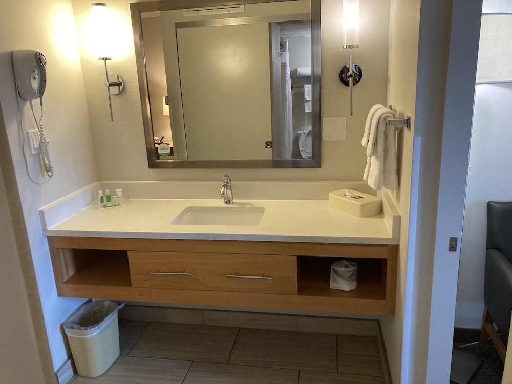Red Roof Inn PLUS & Suites Tampa - photo 13