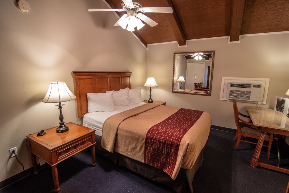 The Crow Peak Lodge