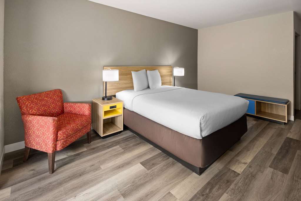 Days Inn by Wyndham Jackson Downtown - photo 18