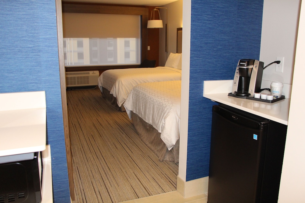 Holiday Inn Express & Suites Phoenix Airport North by IHG - photo 34