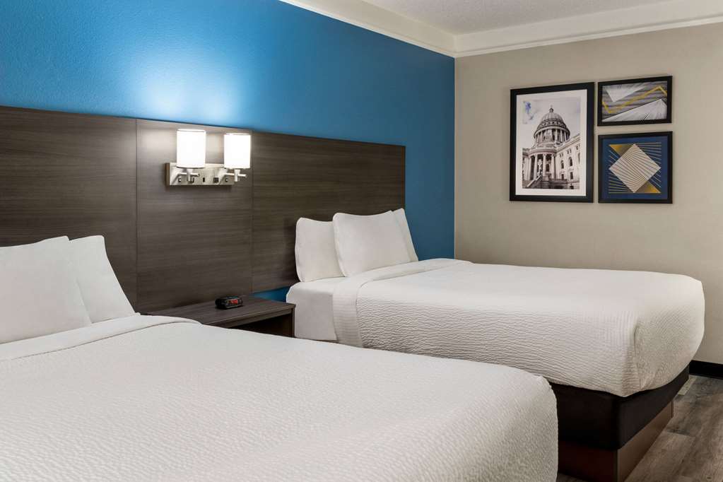 La Quinta Inn & Suites by Wyndham Madison American Center - photo 19