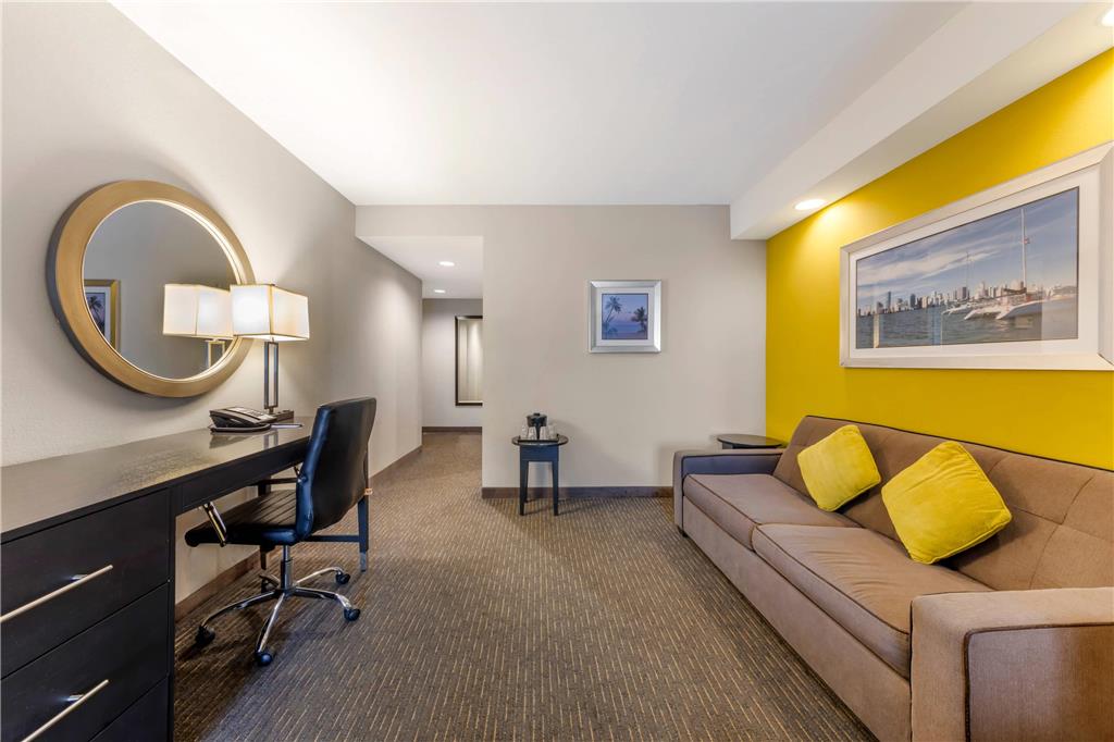 Comfort Suites Miami Airport North - photo 45