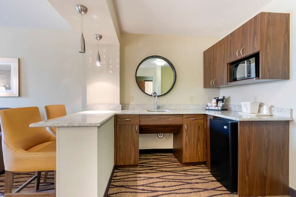 Comfort Inn & Suites Market Airport - photo 25