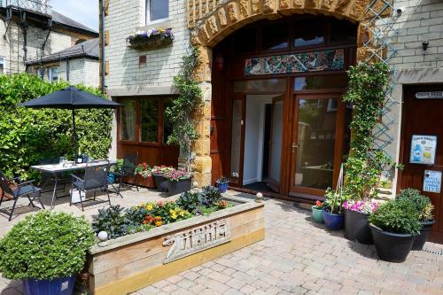 The Coach House Apartment dog friendly