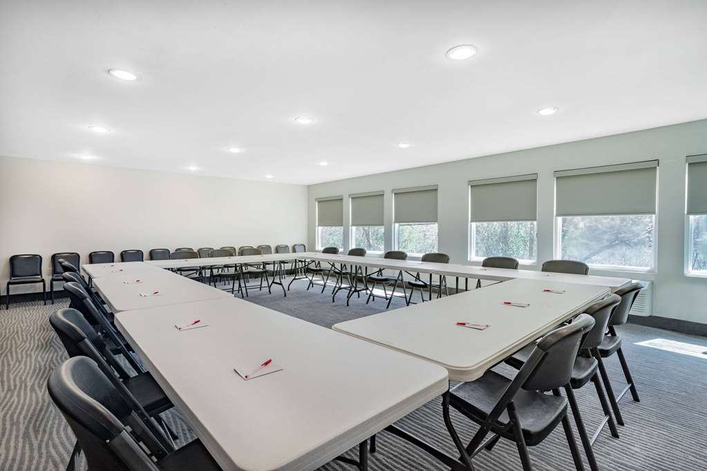Ramada by Wyndham Hendersonville - photo 16