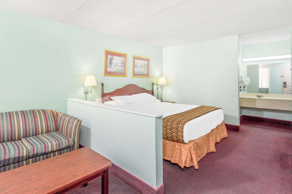 Days Inn by Wyndham Lavonia - photo 10