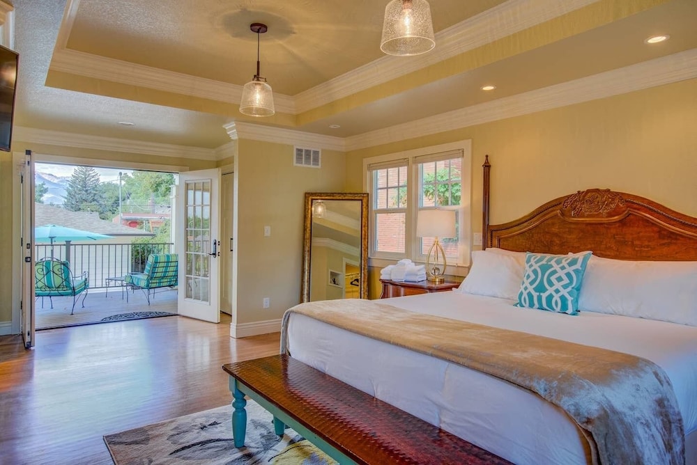 5BR Mnt Viewsdowntown Luxuryfirepit & RV Parking - photo 9
