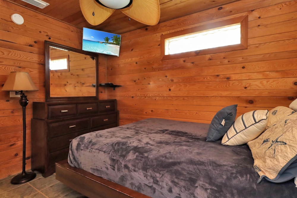 The Lookout by Pristine Properties Vacation Rentals — 4-Star Luxury Hotel in Port Saint Joe, United States