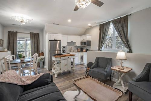 Fawn Chalet in the Prescott Pines Near Downtown — 4-Star Luxury Hotel in Prescott, United States