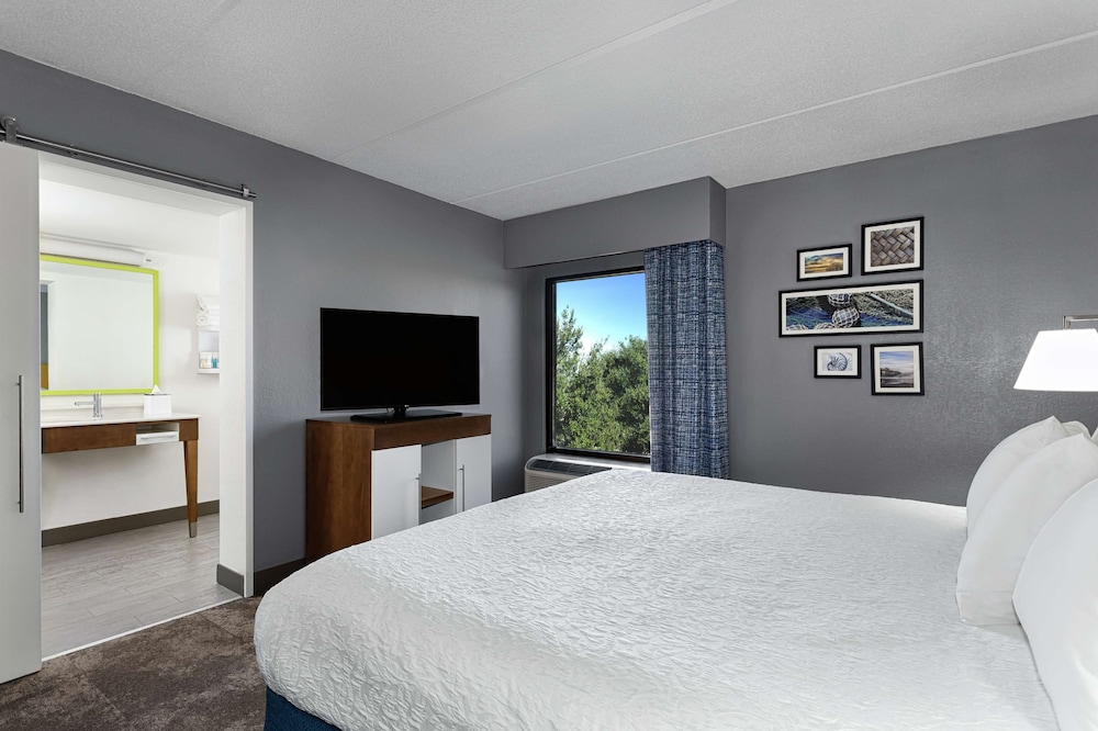 Hampton Inn Amelia Island at Fernandina Beach - photo 18