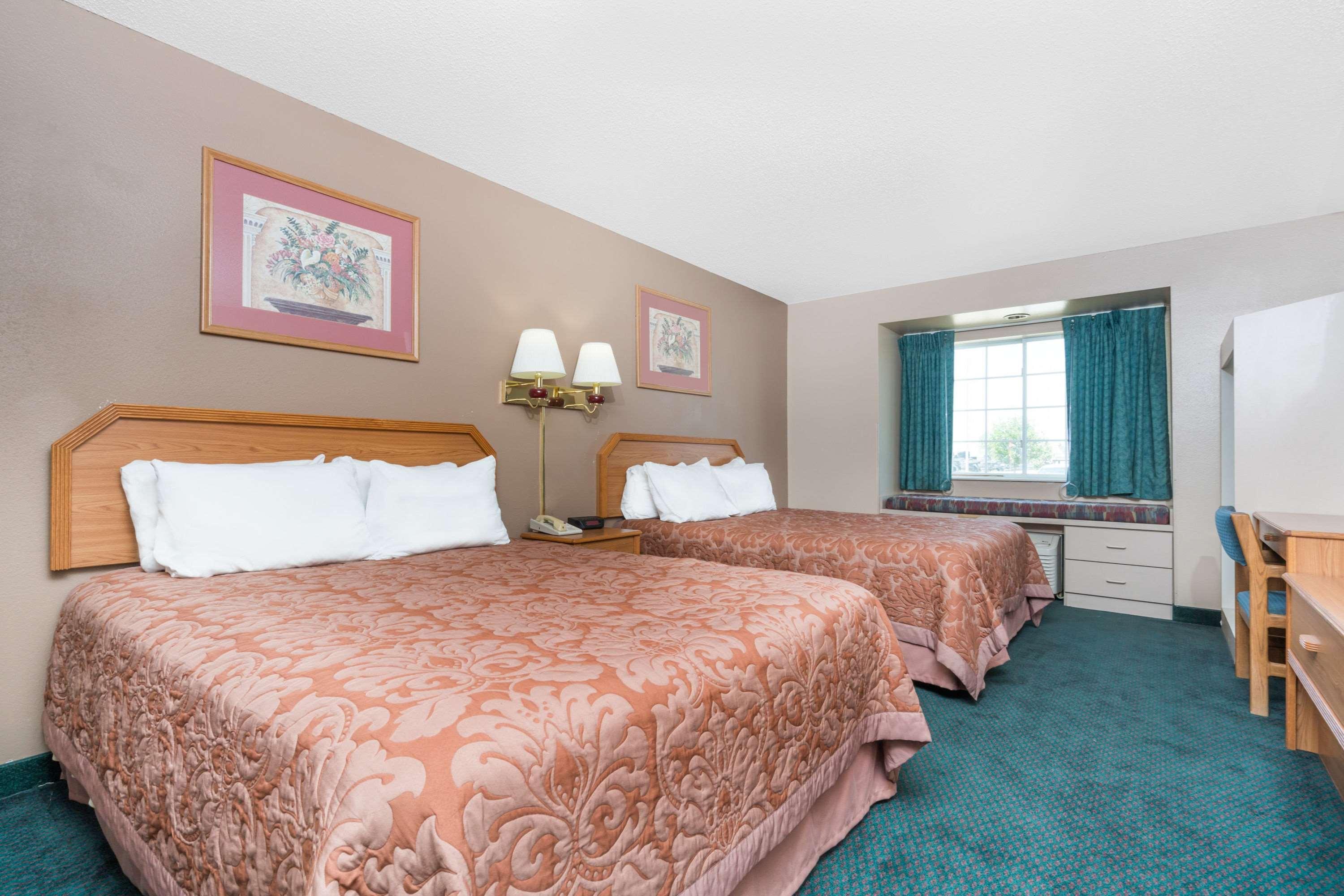 Fargo Airport Inn - photo 2