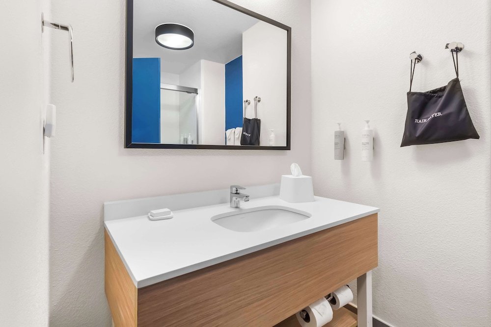 Spark by Hilton Pearland - photo 22