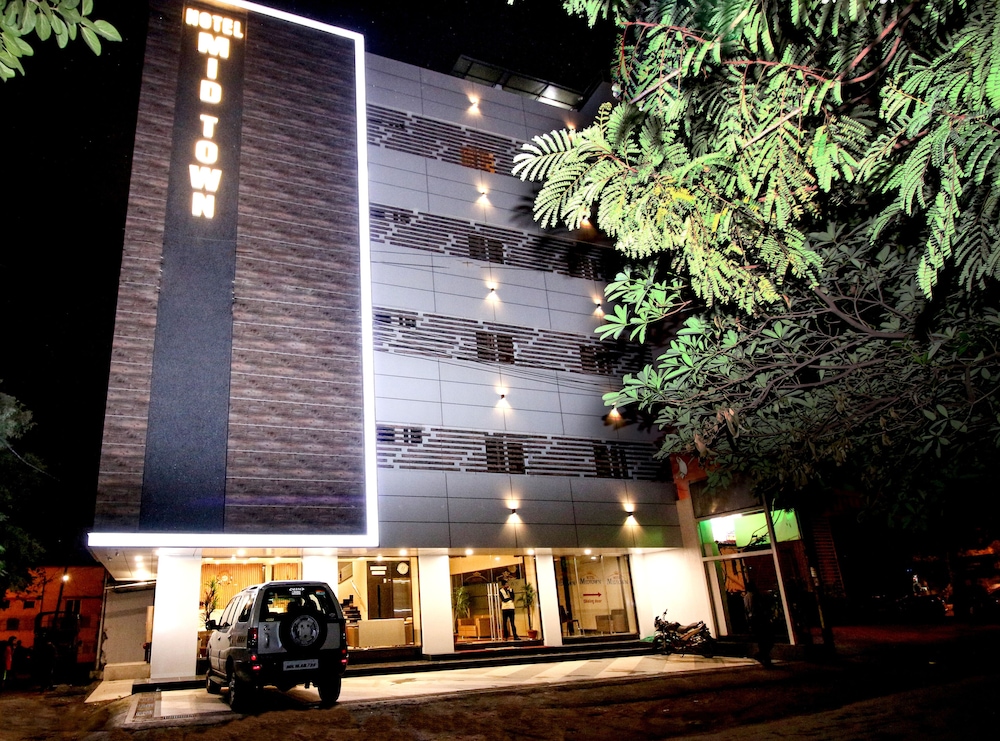 Hotel Midtown - carbon neutral hotel in Vadodara
