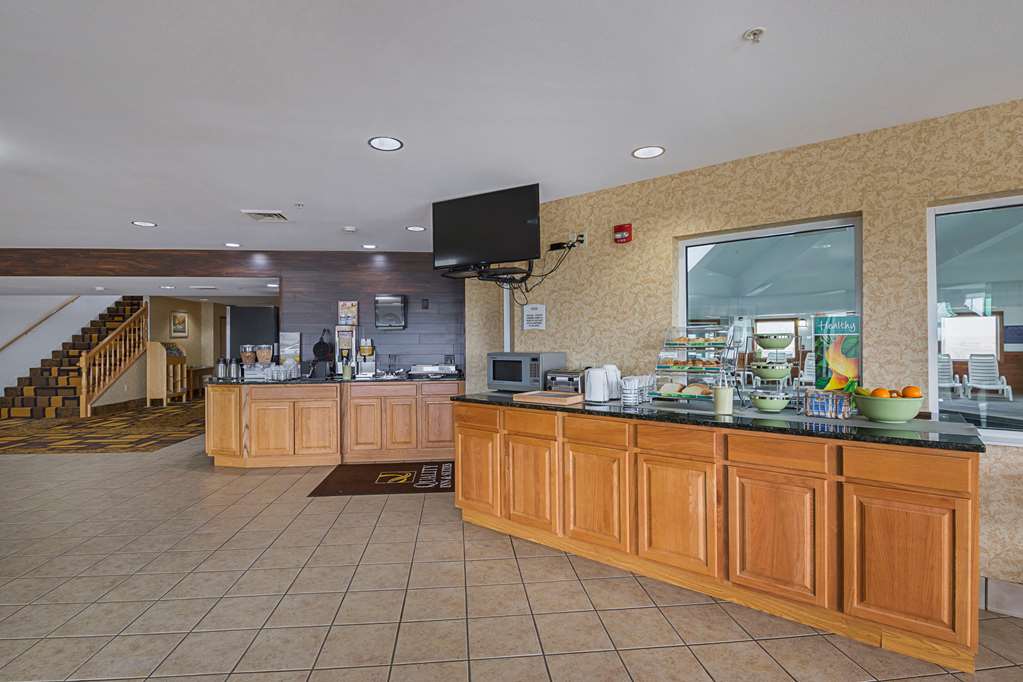 Quality Inn & Suites Belmont Platteville - photo 28