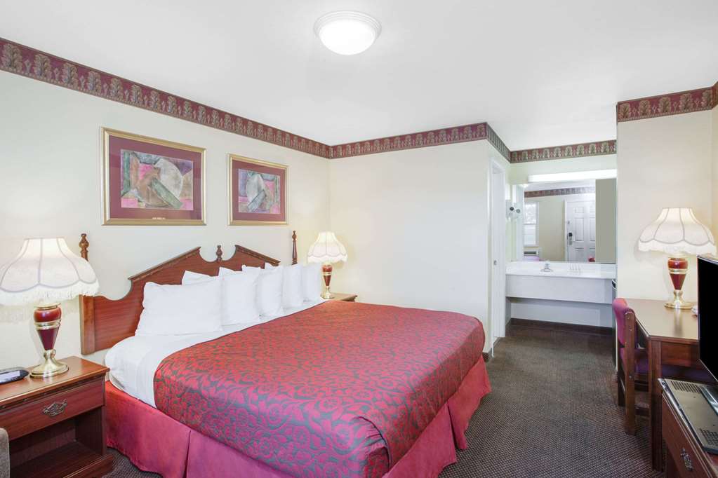 Days Inn by Wyndham Trumann AR - photo 9