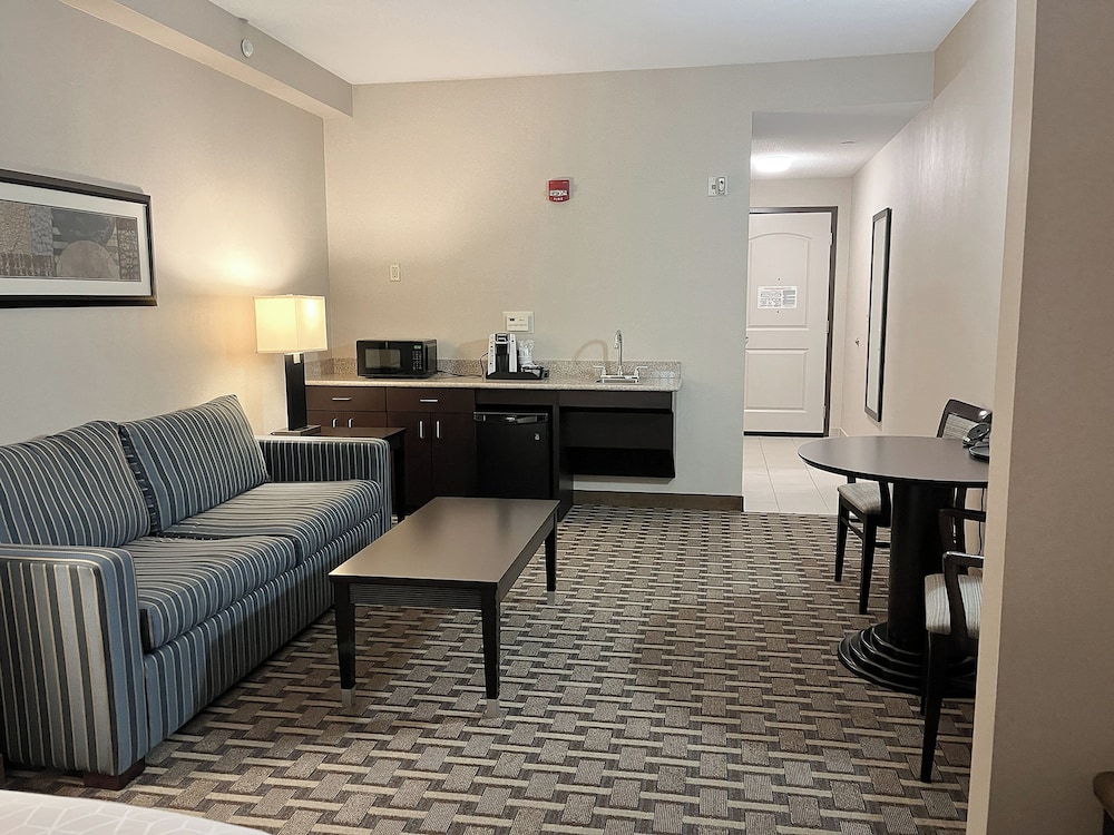 Holiday Inn Express & Suites Morton Peoria Area by IHG - photo 20
