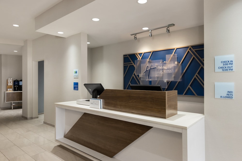 Holiday Inn Express Savannah Airport - photo 42