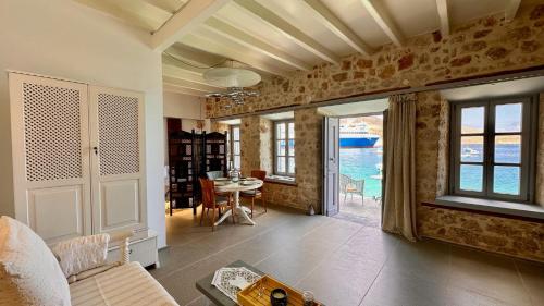 H aris Seafront Mansion - carbon neutral hotel in Unknown City