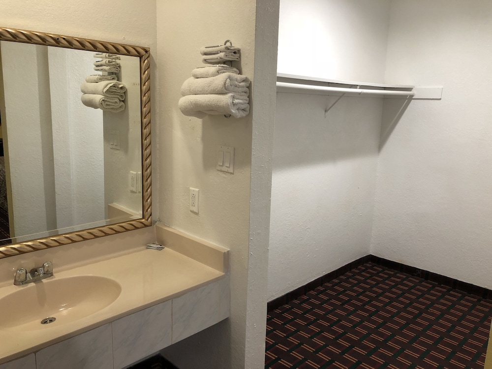 Los Angeles Inn & Suites LAX - photo 23