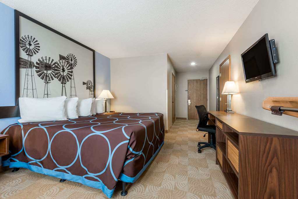 Super 8 by Wyndham Beloit KS — Beloit — photo 4