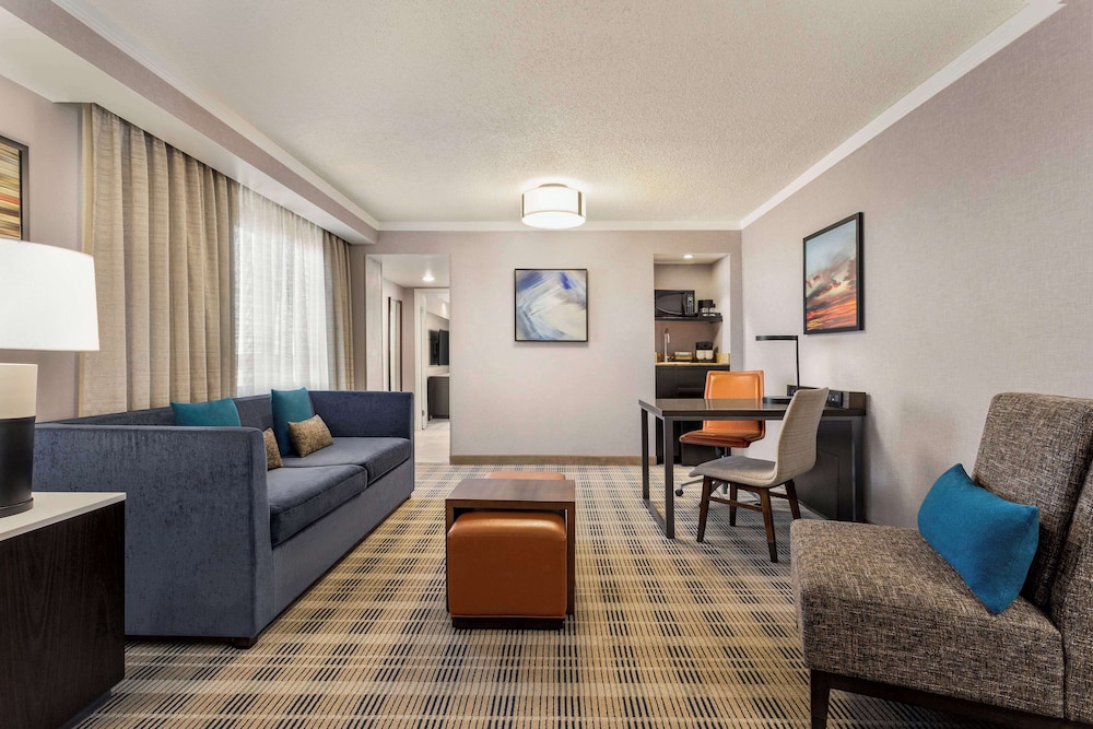 Embassy Suites by Hilton Kansas City Overland Park - photo 9