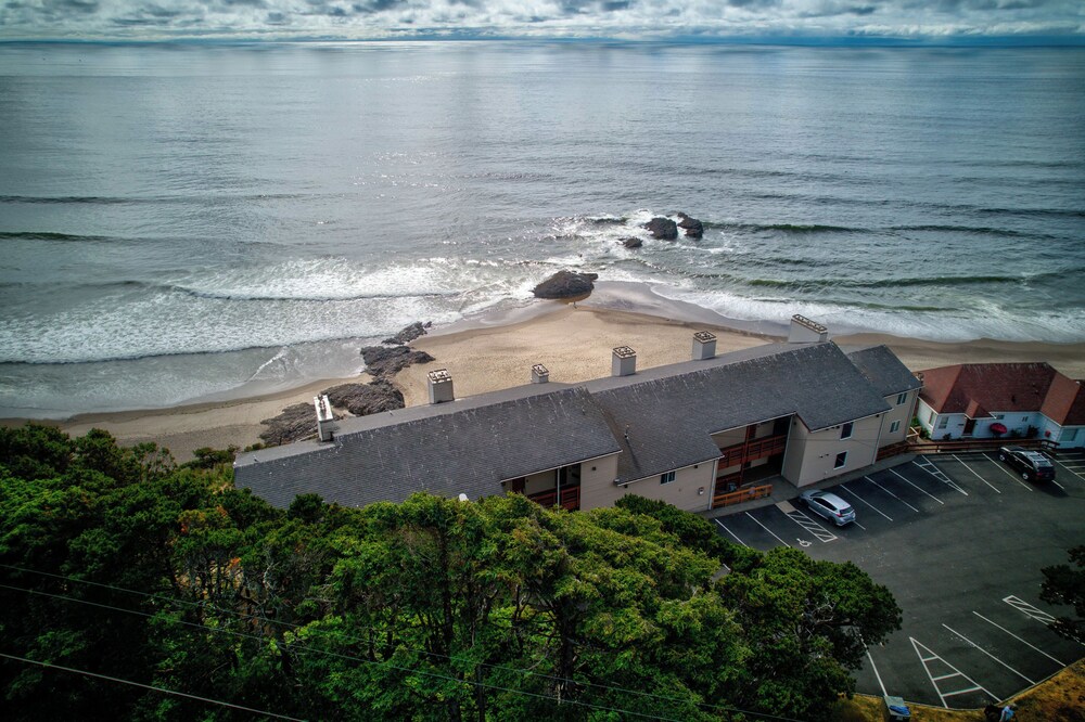 Ester Lee Oceanview Inn - photo 93